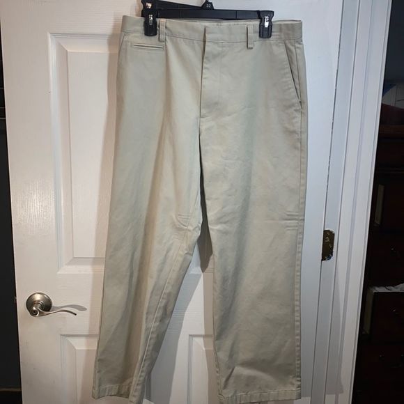 Dockers D4 Khaki pants 34W X 30L worn once - Picture 1 of 6